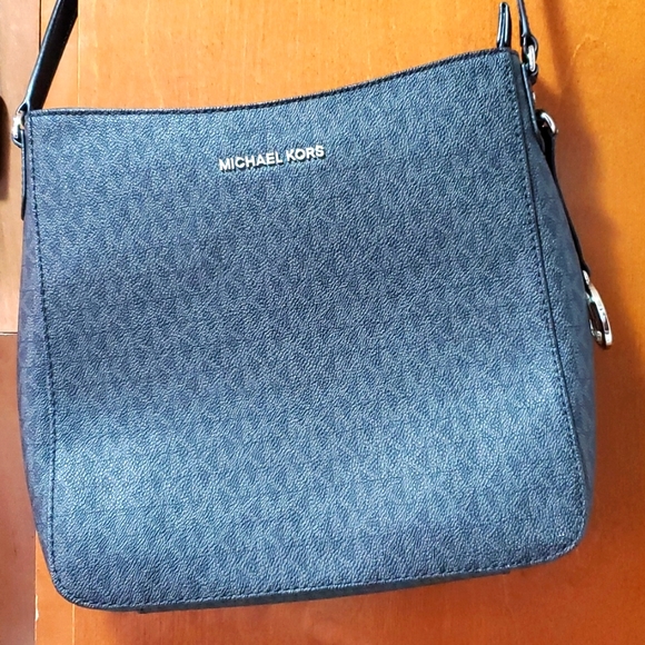 Michael Kors | Messenger Purse - Picture 5 of 7